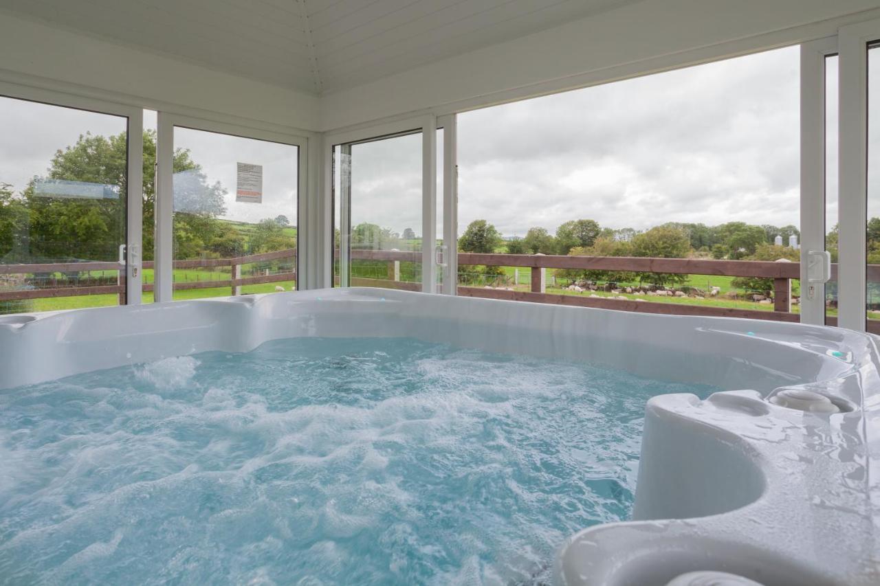 Vila Beautiful Mountain Views & Private Hot Tub Kilcoo Exteriér fotografie
