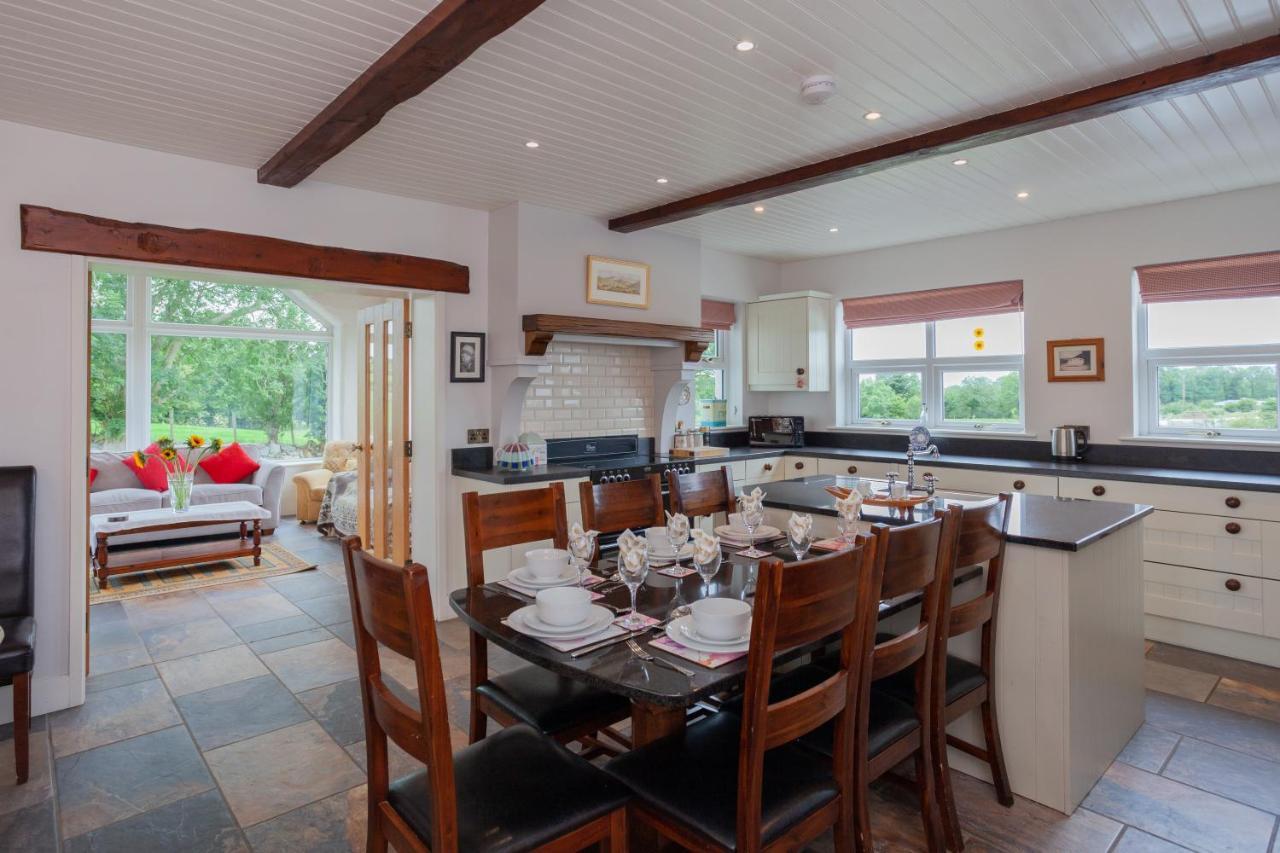 Vila Beautiful Mountain Views & Private Hot Tub Kilcoo Exteriér fotografie