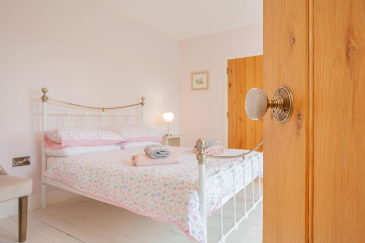 Vila Beautiful Mountain Views & Private Hot Tub Kilcoo Exteriér fotografie
