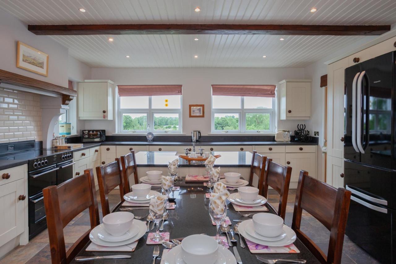 Vila Beautiful Mountain Views & Private Hot Tub Kilcoo Exteriér fotografie