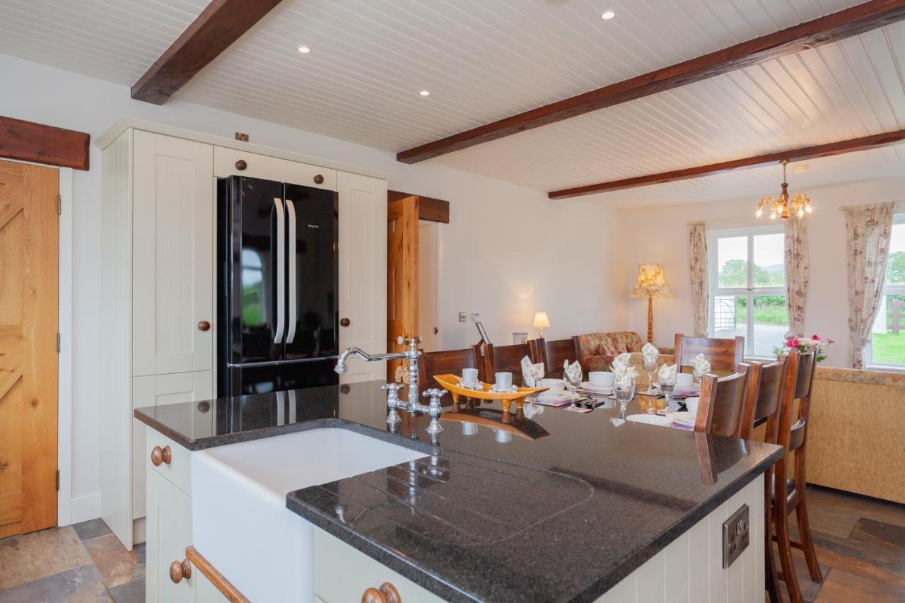 Vila Beautiful Mountain Views & Private Hot Tub Kilcoo Exteriér fotografie