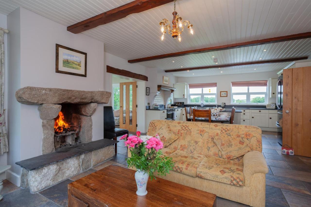 Vila Beautiful Mountain Views & Private Hot Tub Kilcoo Exteriér fotografie