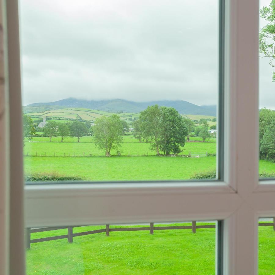 Vila Beautiful Mountain Views & Private Hot Tub Kilcoo Exteriér fotografie